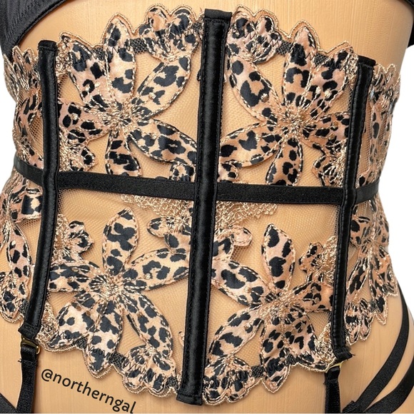 Victoria’s Secret Very Sexy Floral Embroidered Waist Cincher - Picture 10 of 12